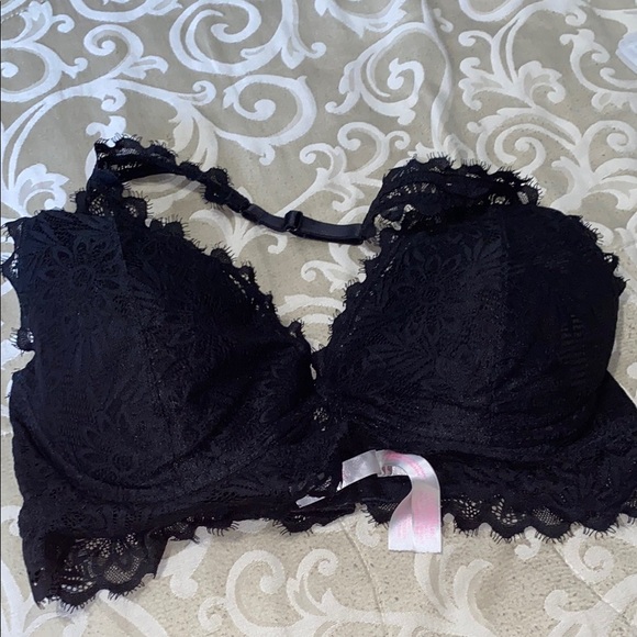 Black Lace Bralette with Scalloped Edges and Stretchy Fabric - Picture 2 of 7